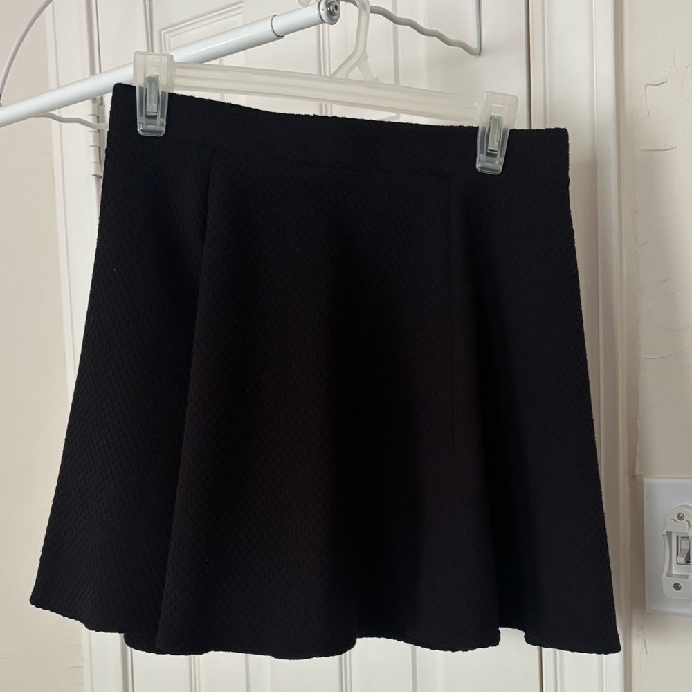 H&M Black Mini Skater Skirt for Casual Occasions